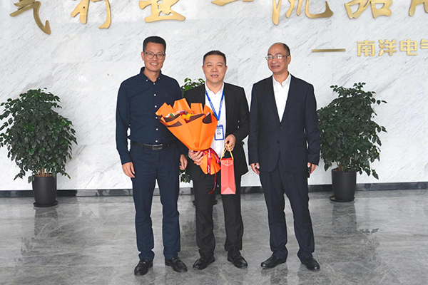 乐清市领导走访慰问米博·体育(中国)科技有限公司